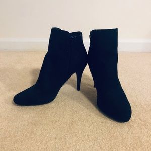 Black pillow print ankle boots